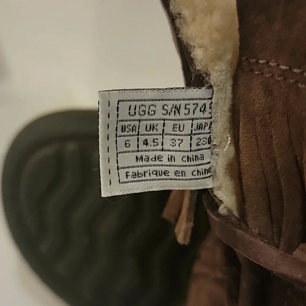 NEW -‎ UGG GAVIOTA BROWN SUEDE ANKLE BOOTS (sz 6)